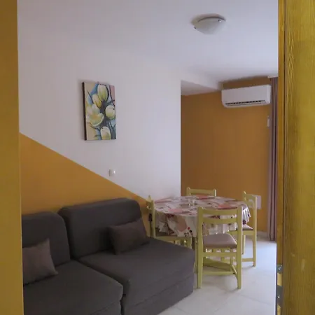 Holidays 7 Apartment Split