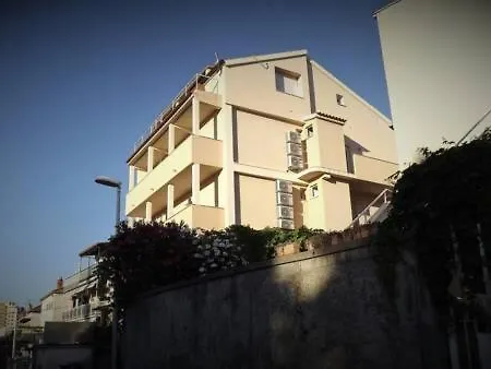 Holidays 7 Apartment *